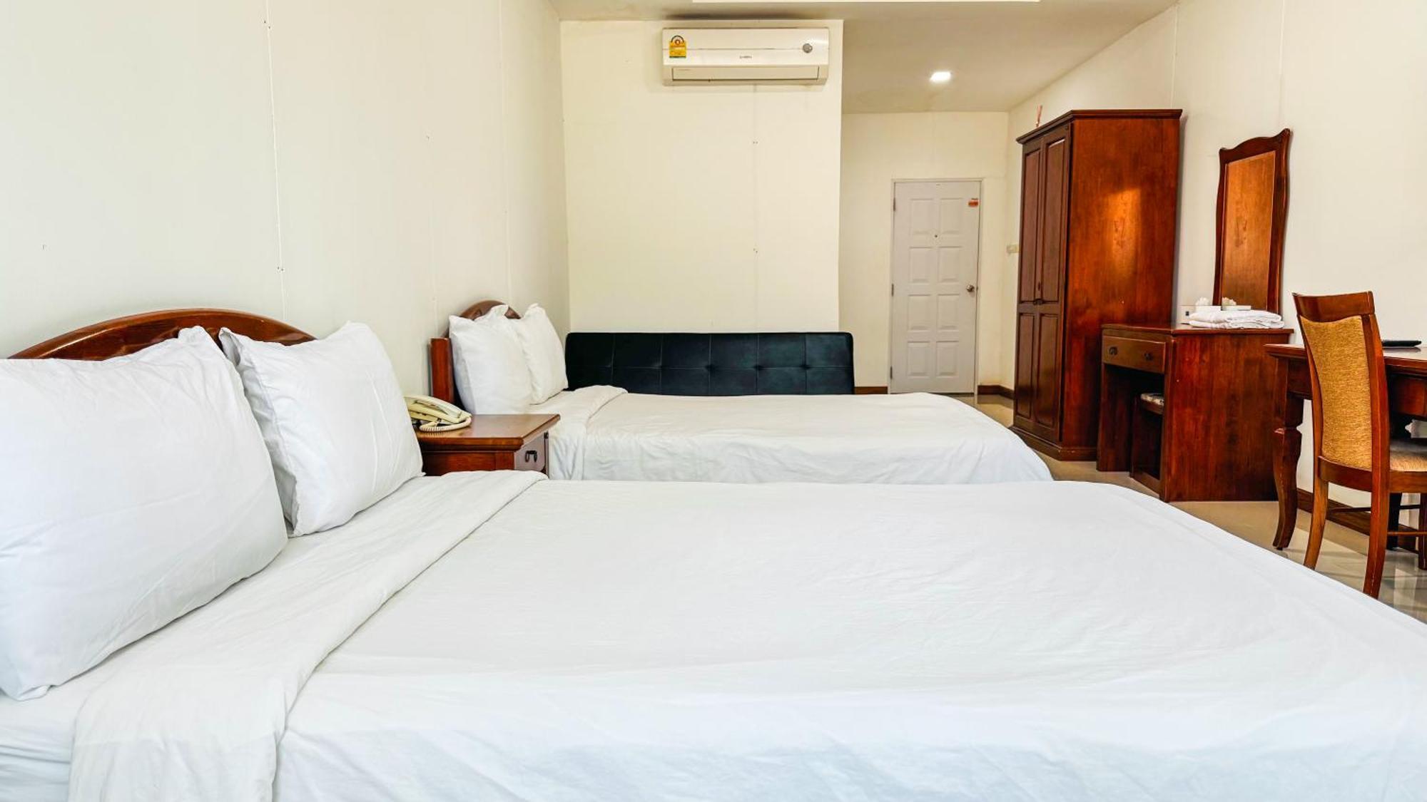 Baan Suan Khun Ta And Golf Resort Ubon Ratchathani Exterior foto